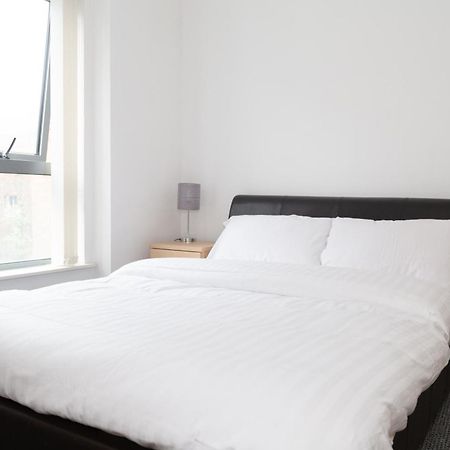 Serviced Apartment In Liverpool City Centre - Free Parking - Balcony - By Happy Days Εξωτερικό φωτογραφία