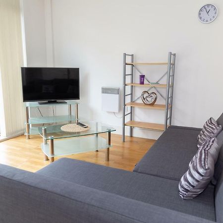 Serviced Apartment In Liverpool City Centre - Free Parking - Balcony - By Happy Days Εξωτερικό φωτογραφία
