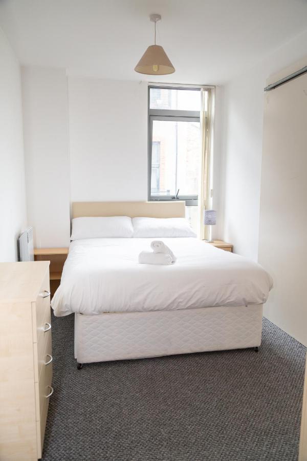 Serviced Apartment In Liverpool City Centre - Free Parking - Balcony - By Happy Days Εξωτερικό φωτογραφία