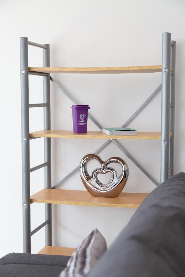 Serviced Apartment In Liverpool City Centre - Free Parking - Balcony - By Happy Days Εξωτερικό φωτογραφία