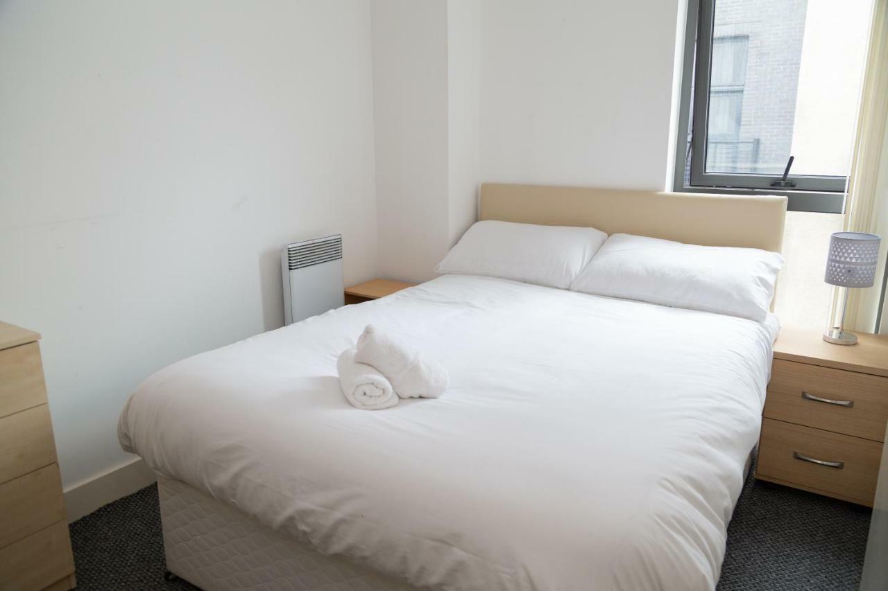 Serviced Apartment In Liverpool City Centre - Free Parking - Balcony - By Happy Days Εξωτερικό φωτογραφία