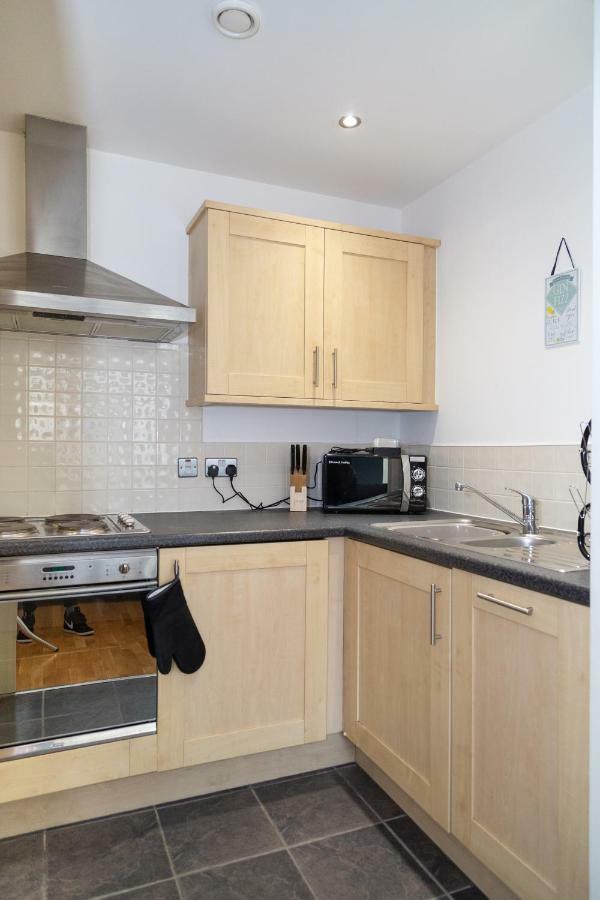 Serviced Apartment In Liverpool City Centre - Free Parking - Balcony - By Happy Days Εξωτερικό φωτογραφία
