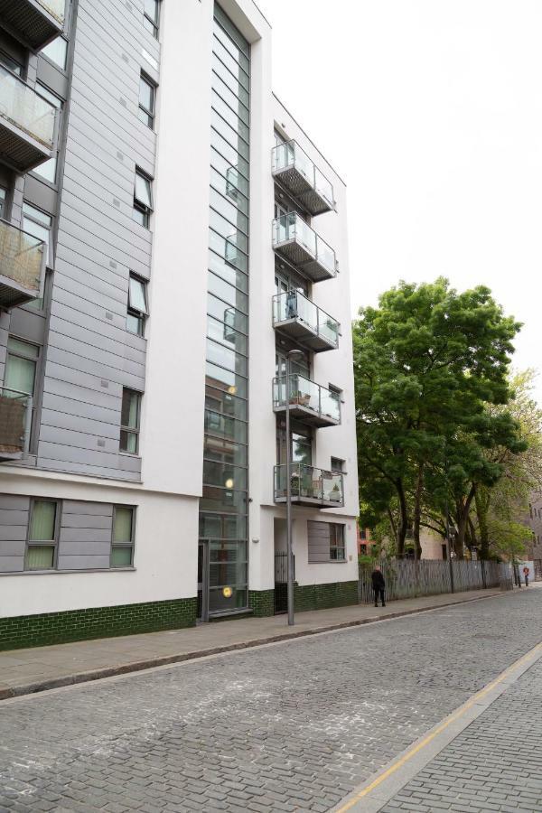 Serviced Apartment In Liverpool City Centre - Free Parking - Balcony - By Happy Days Εξωτερικό φωτογραφία