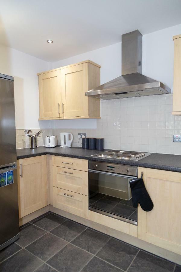 Serviced Apartment In Liverpool City Centre - Free Parking - Balcony - By Happy Days Εξωτερικό φωτογραφία
