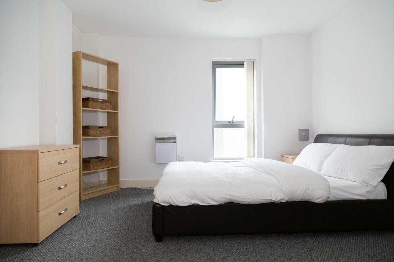 Serviced Apartment In Liverpool City Centre - Free Parking - Balcony - By Happy Days Εξωτερικό φωτογραφία