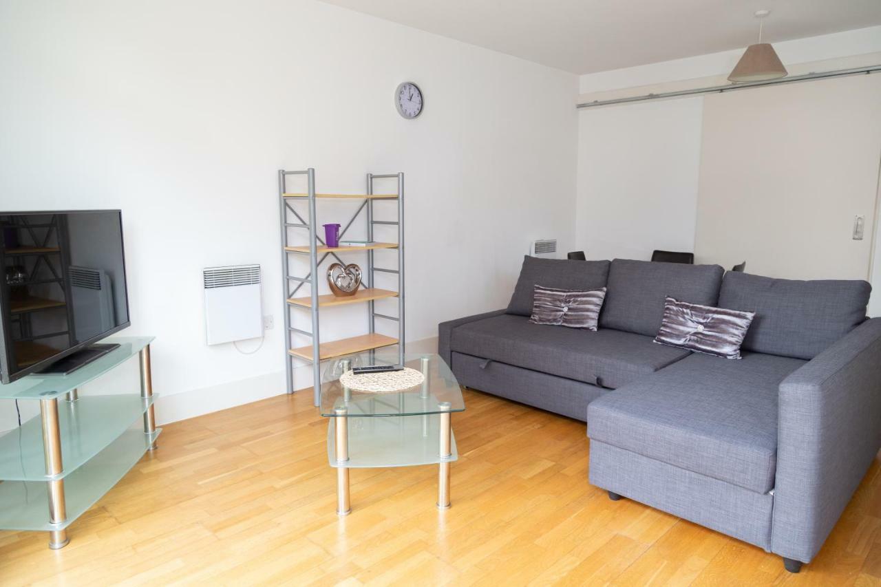 Serviced Apartment In Liverpool City Centre - Free Parking - Balcony - By Happy Days Εξωτερικό φωτογραφία