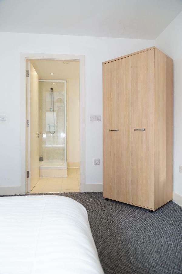 Serviced Apartment In Liverpool City Centre - Free Parking - Balcony - By Happy Days Εξωτερικό φωτογραφία