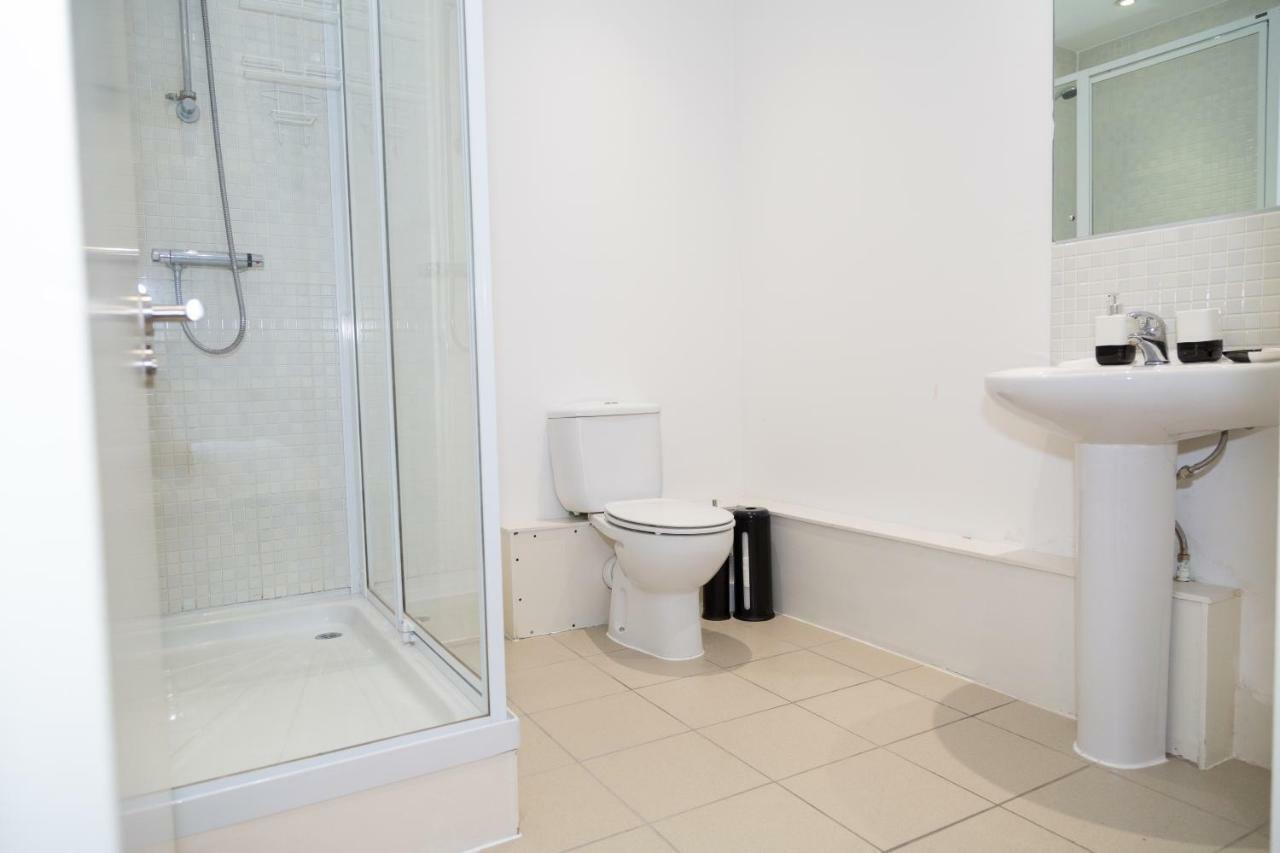 Serviced Apartment In Liverpool City Centre - Free Parking - Balcony - By Happy Days Εξωτερικό φωτογραφία